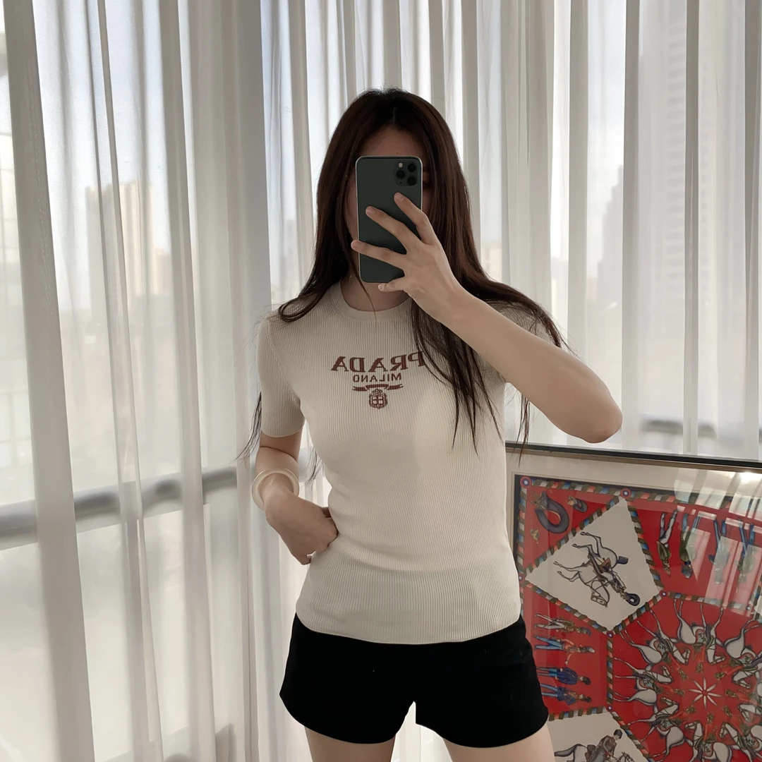 95新 Prada/普拉达 麦殿/纯棉针织女士短袖卡其色/250209ZYTYY266