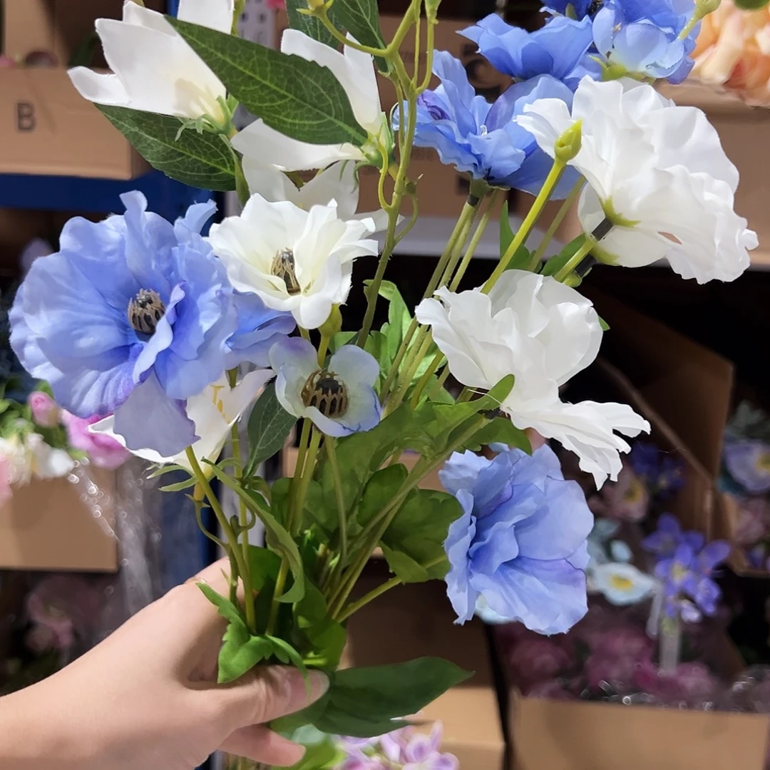 3枝混色蝴蝶洋牡丹+1枝桔梗风铃