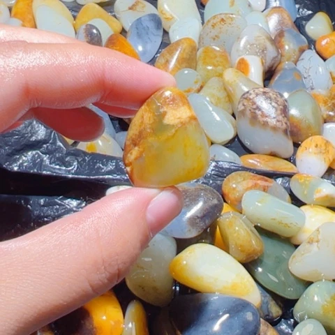 和田玉（糖玉）未镶嵌颈饰13.7克