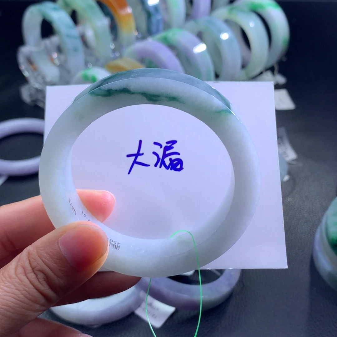 定制翡翠未镶嵌翡翠手镯