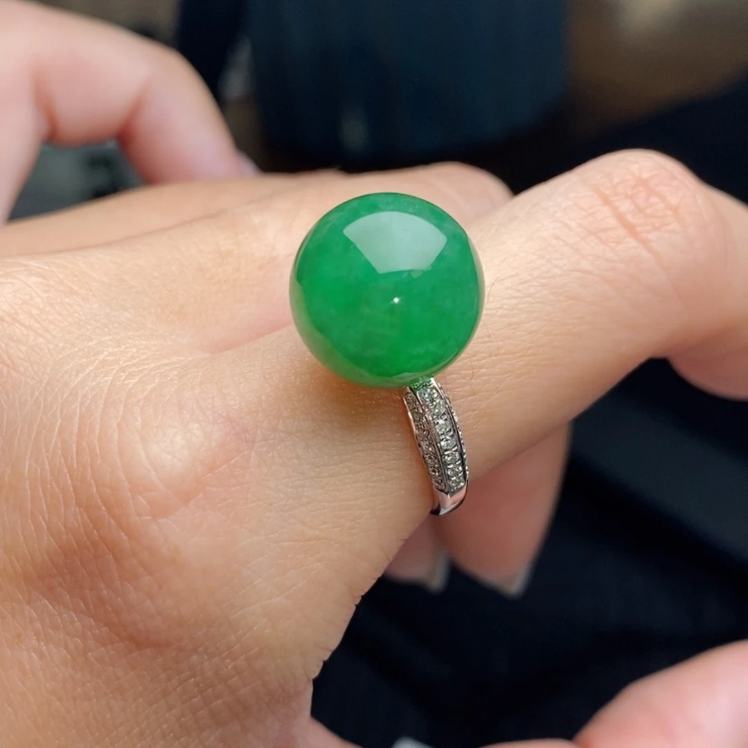 翡翠戒指18K金镶嵌珠子（卡13.4mm）