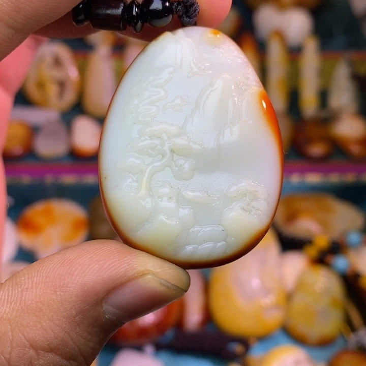 和田玉未镶嵌吊坠(赠链)