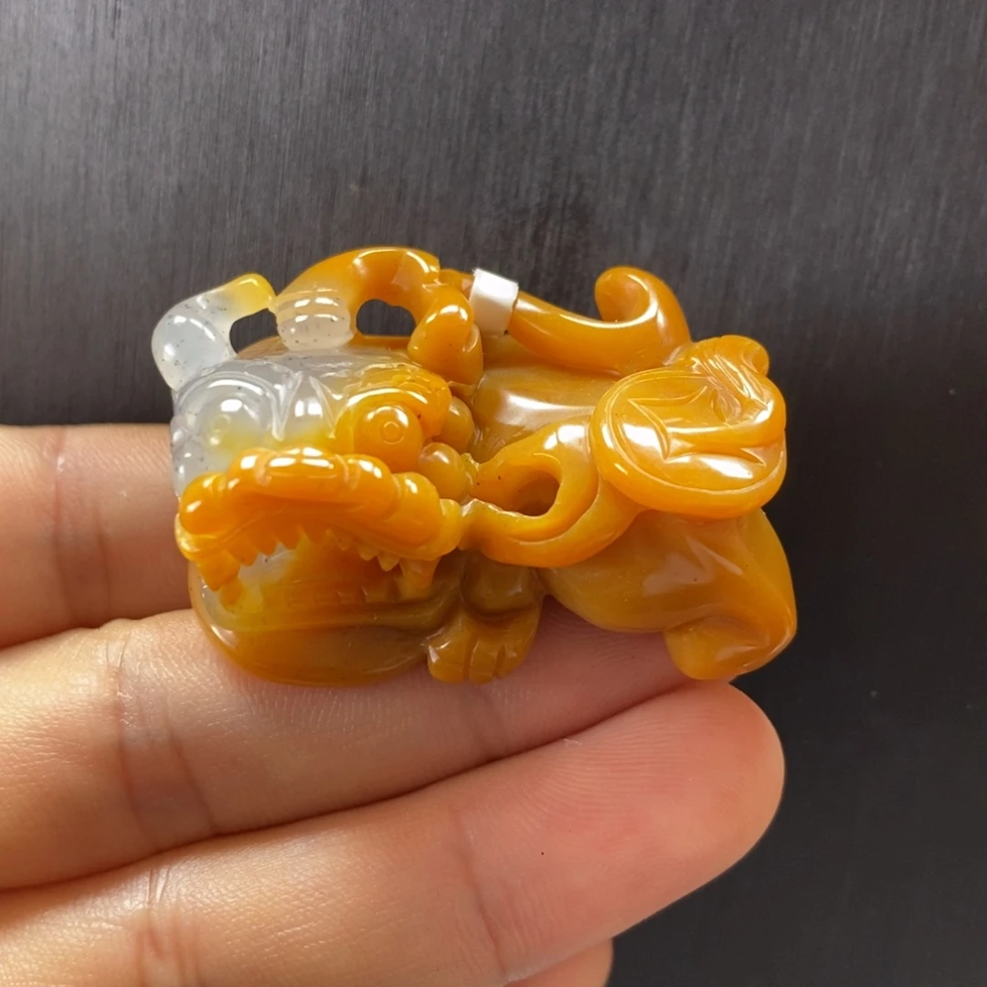 石英质玉（黄龙玉）未镶嵌颈饰