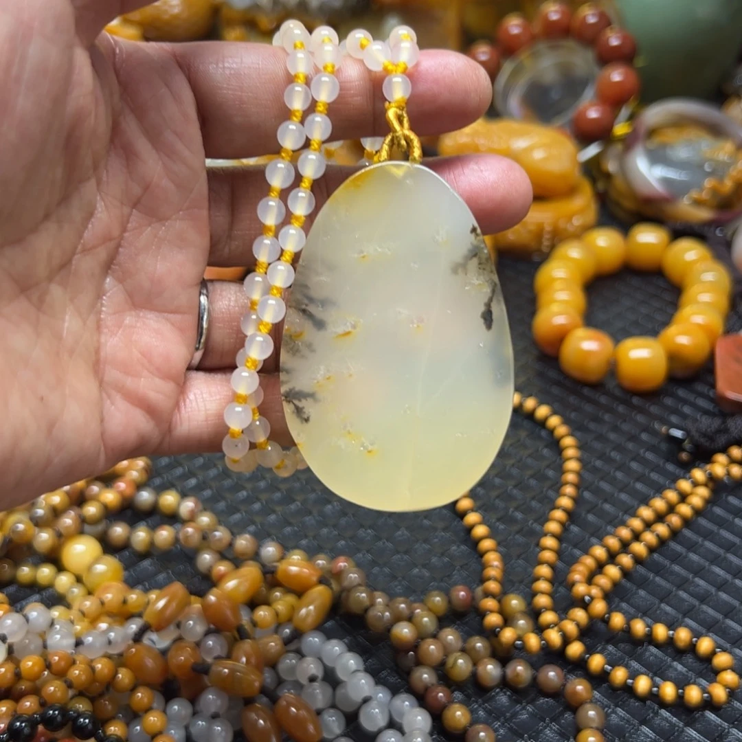 石英质玉未镶嵌颈饰