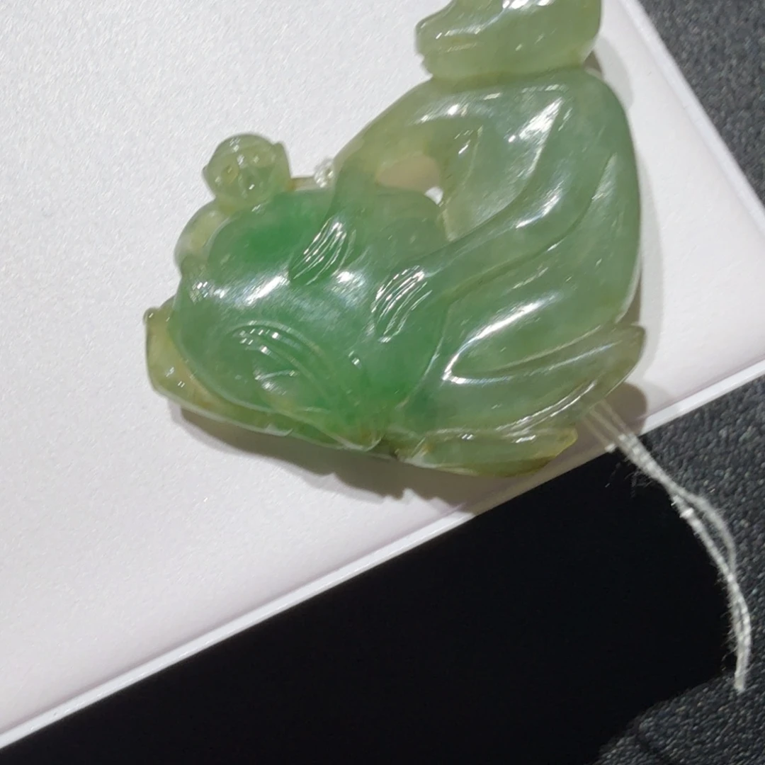 翡翠未镶嵌颈饰子母猴