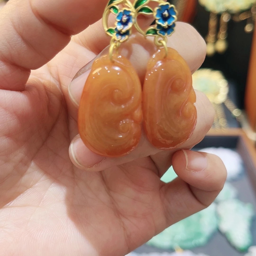 翡翠颈饰未镶嵌耳饰