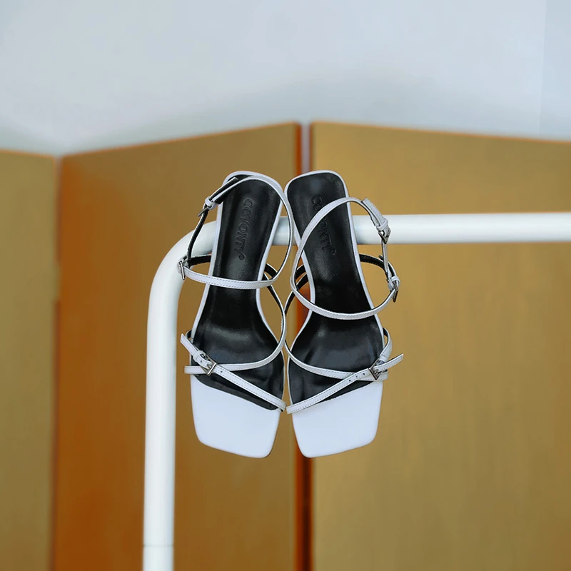 COVONTY「小众设计师」小时髦 法式细跟一字凉鞋女仙女白色高跟鞋