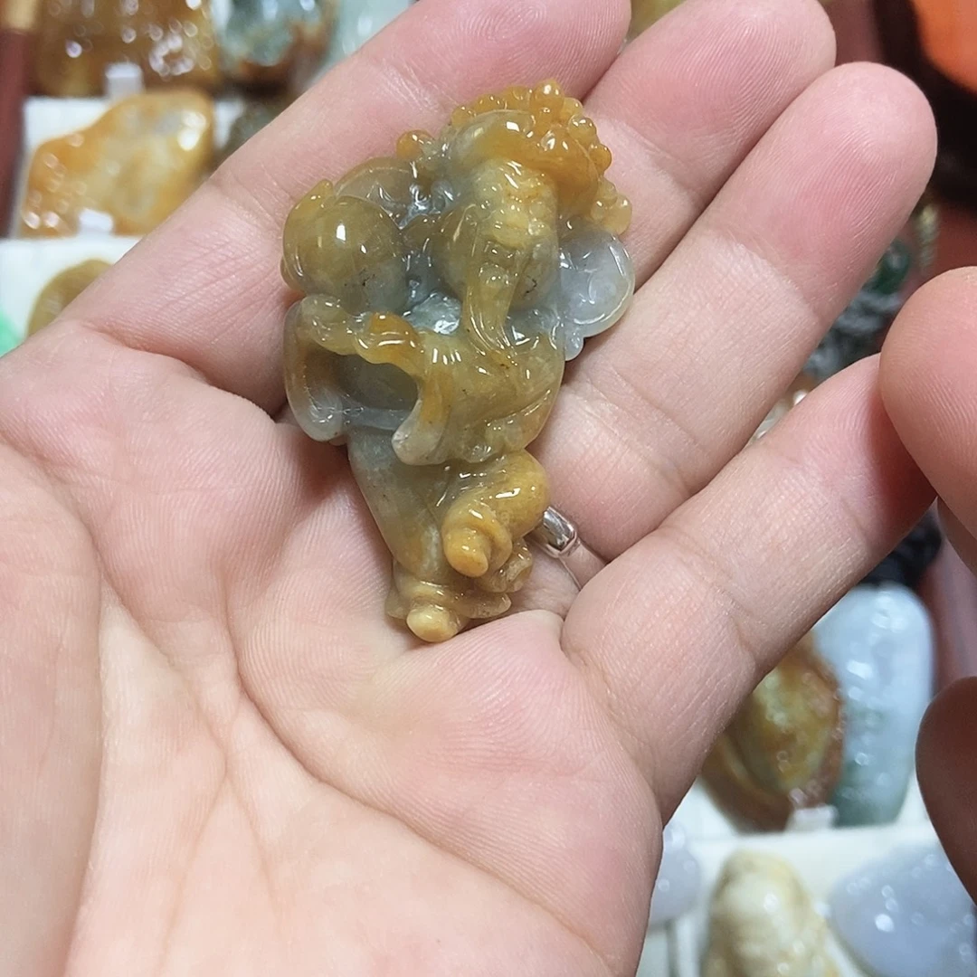 翡翠未镶嵌颈饰大马卡财神爷