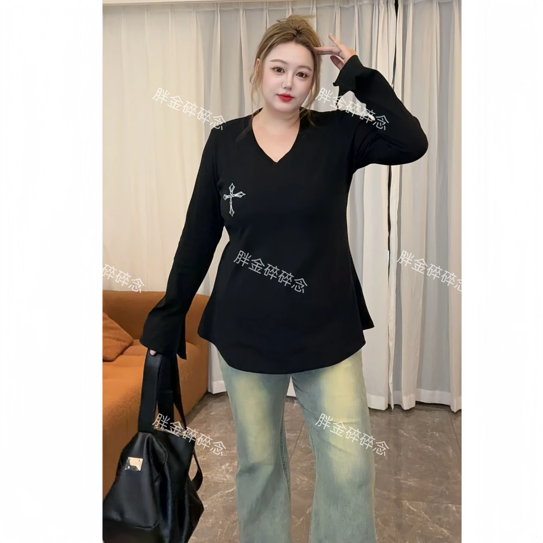 小蛮腰-胖mm大码女装V领辣妹风T恤秋季新款女打底衫十字架刺绣T恤