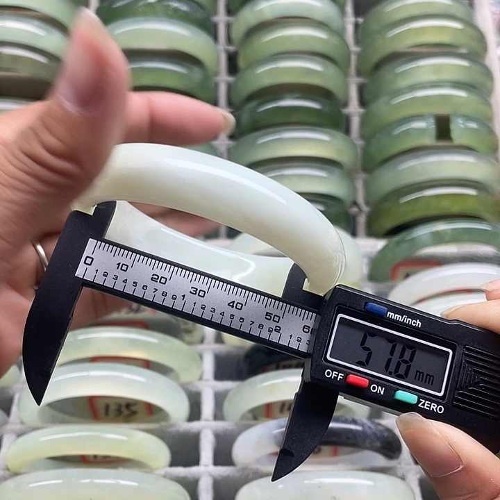 蛇纹石玉未镶嵌手镯139