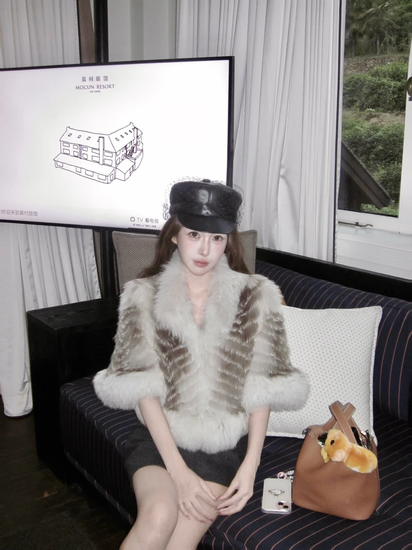 【Eman】雾漫白霜 2025秋冬进口蓝霜狐纯欲风外套女半袖短款