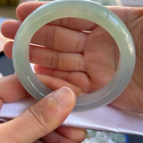 翡翠手镯未镶嵌手镯