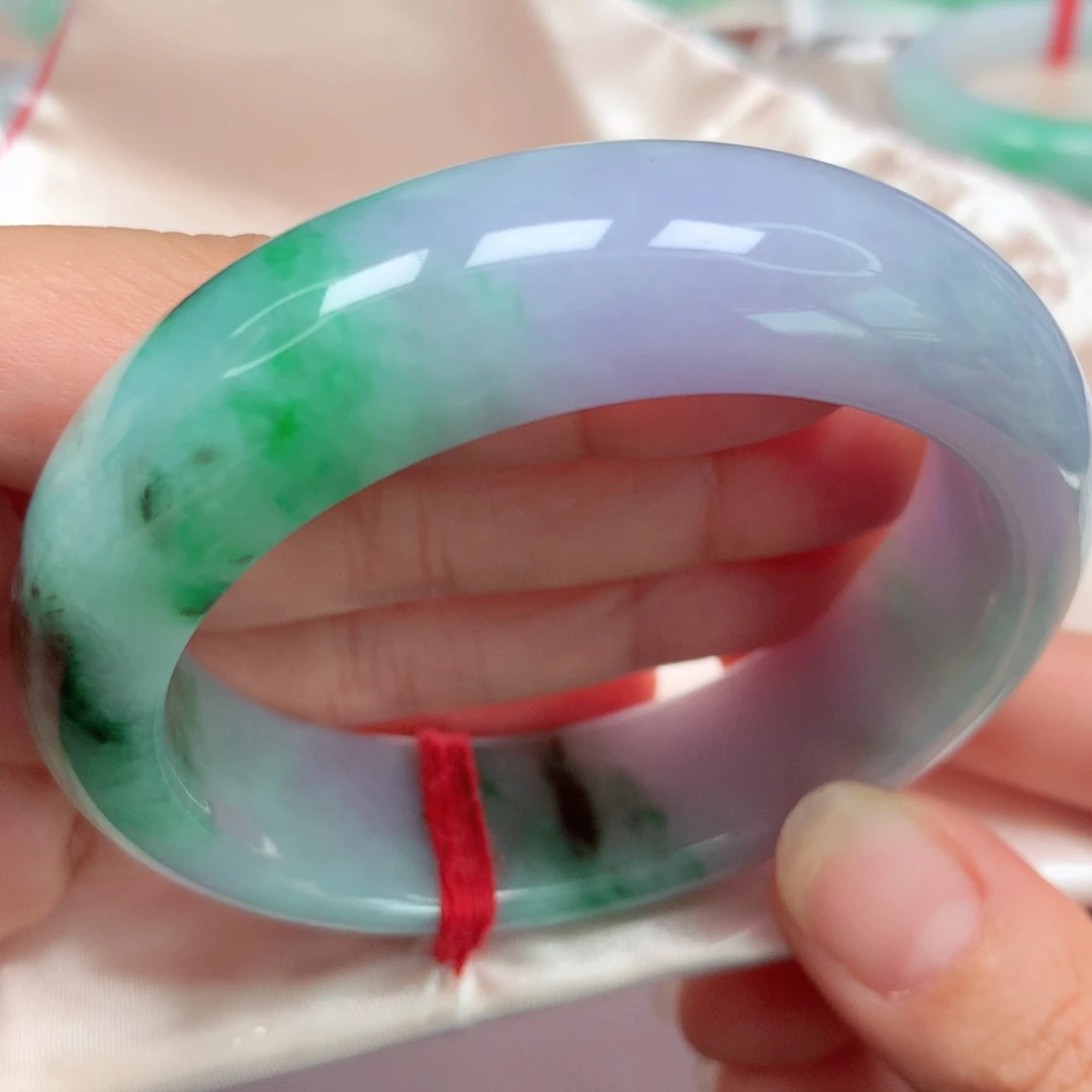 翡翠手镯未镶嵌轮胎春彩