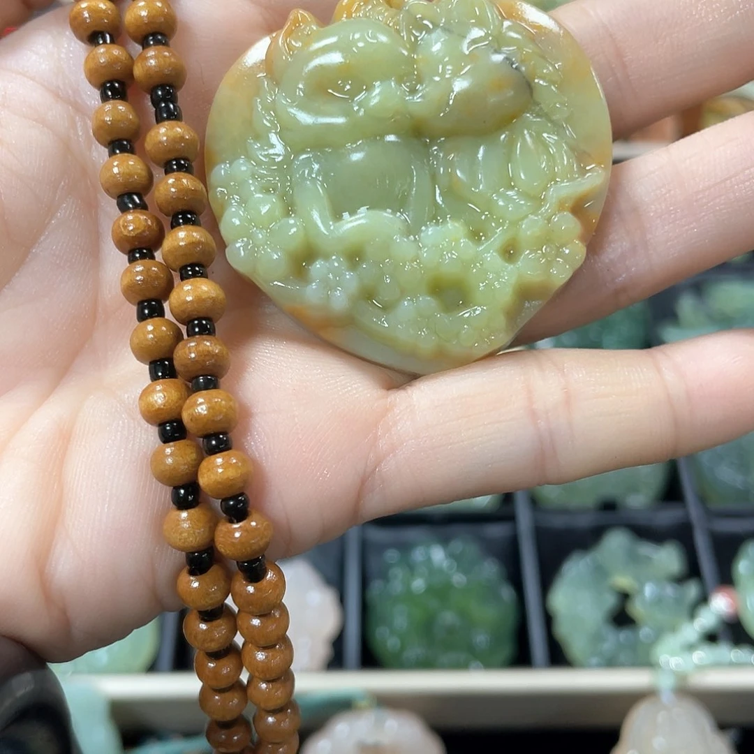 蛇纹石玉颈饰未镶嵌