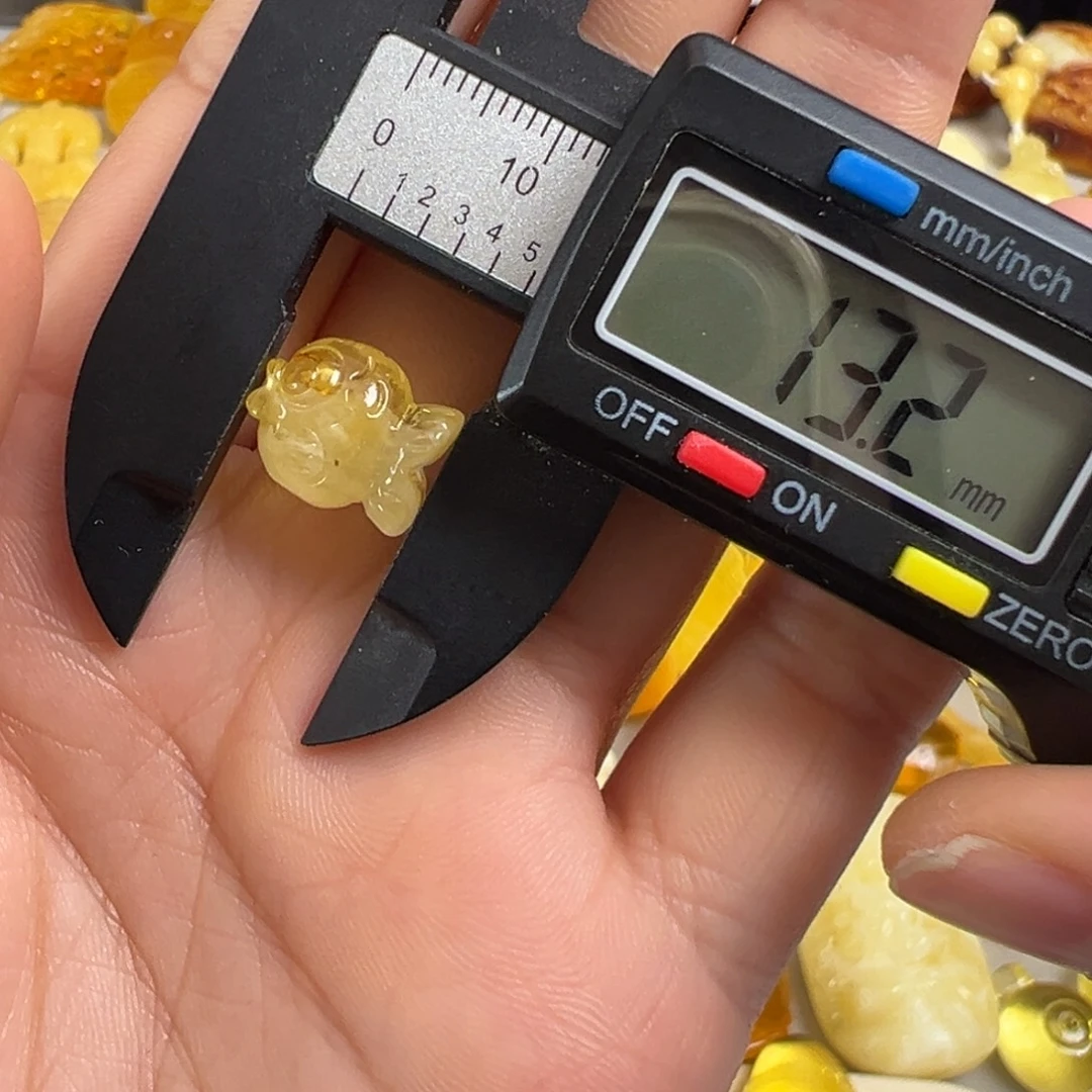 蜜蜡未镶嵌裸石微瑕