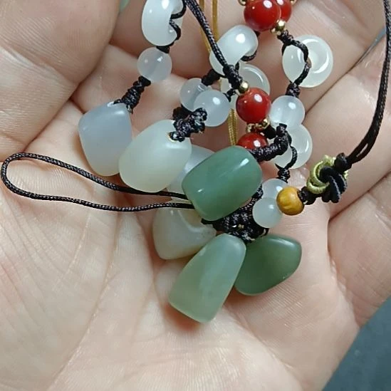 和田玉未镶嵌车挂拍一发一随机发