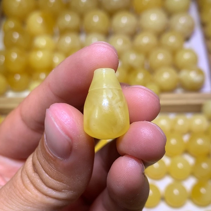 蜜蜡裸石未镶嵌天然俄料黄妖花蜜蜡微瑕三通12.5