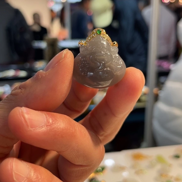 和田玉18K金镶嵌颈饰