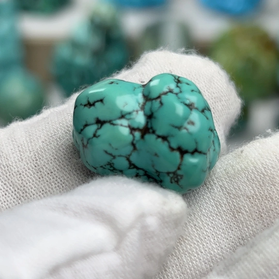 绿松石未镶嵌珠宝奇石