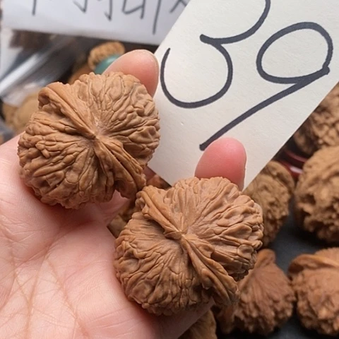 桃核吊坠42闷白核桃