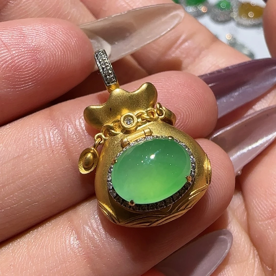 【闪购商品】颈饰18K金镶嵌翡翠天然