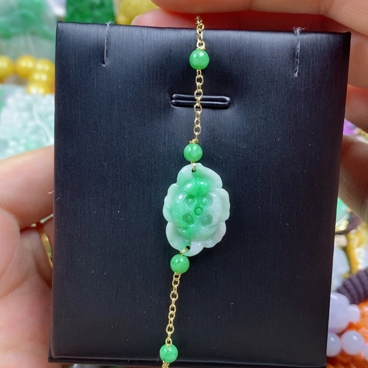 翡翠吊坠(赠链)未镶嵌