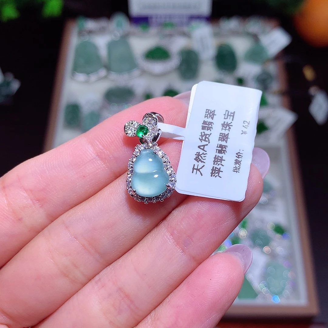 翡翠未镶嵌颈饰吃****盖翡翠