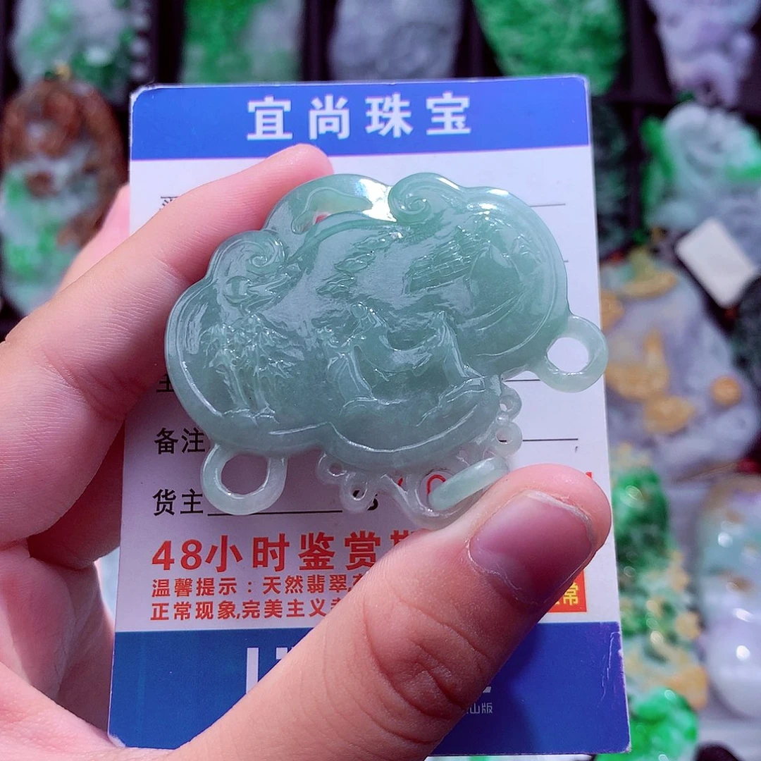 翡翠未镶嵌颈饰挂件