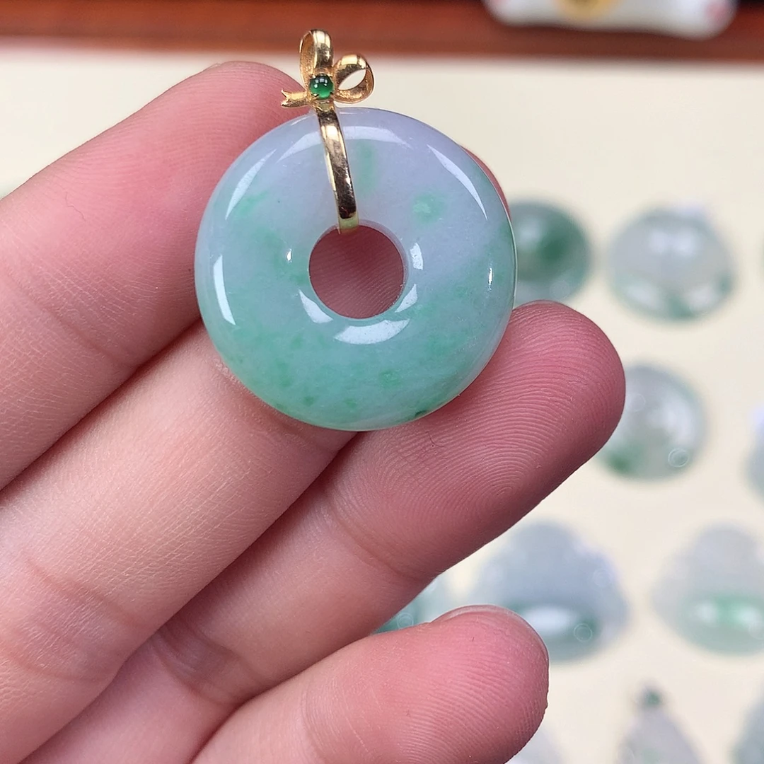 翡翠未镶嵌颈饰吊坠