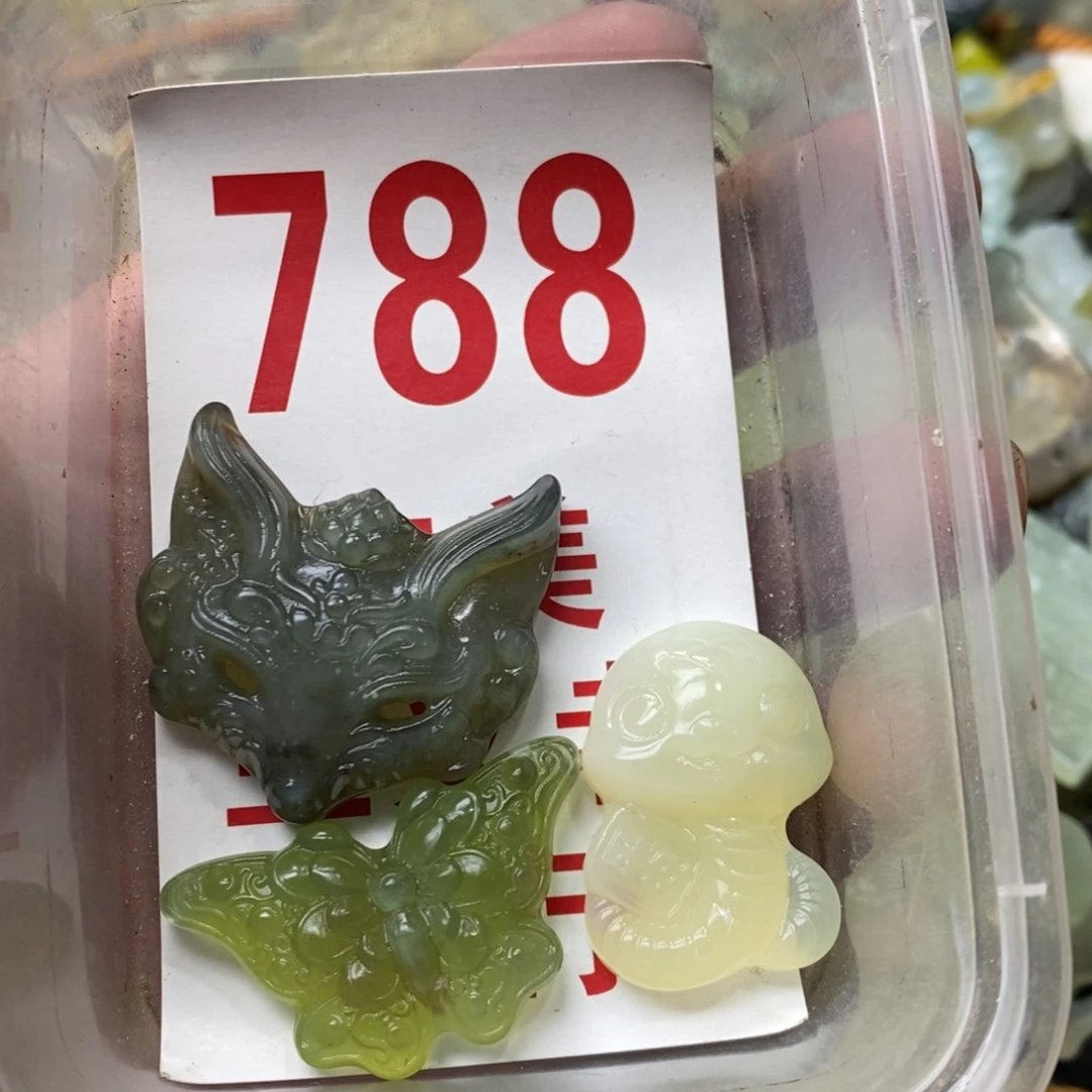 蛇纹石玉挂坠未镶嵌