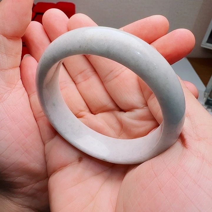 翡翠手镯未镶嵌缅料