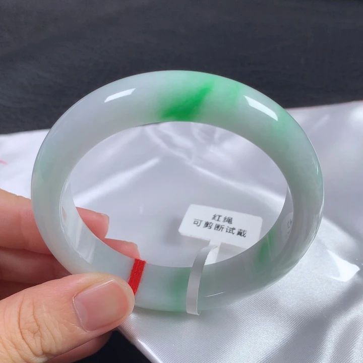翡翠未镶嵌手镯