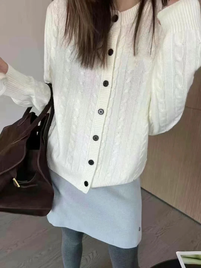 8711圆领长袖刺绣麻花针织毛衣开衫女冬季新款