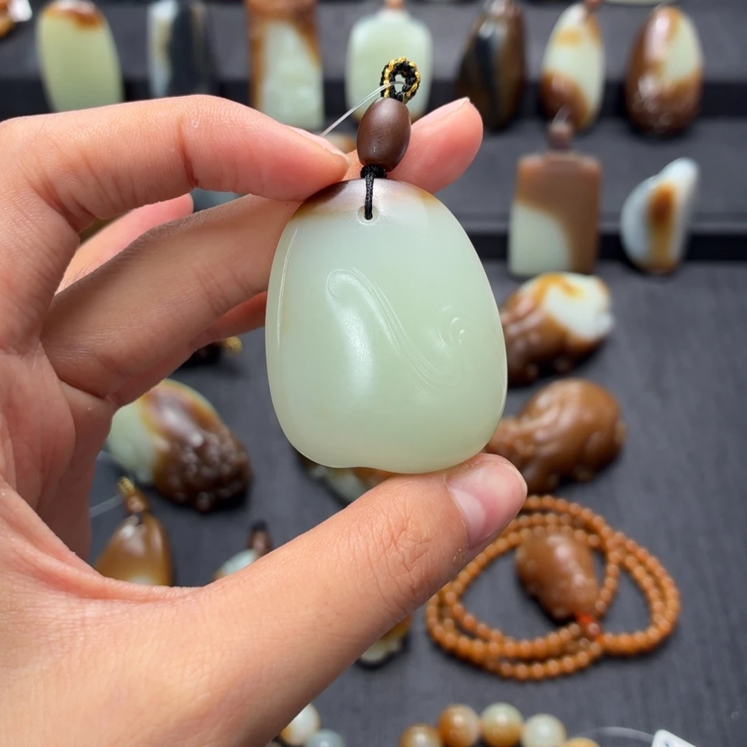 用***9和田玉未镶嵌颈饰