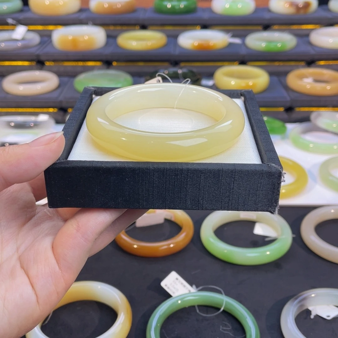 未镶嵌手镯和田玉蜂蜜水手镯56