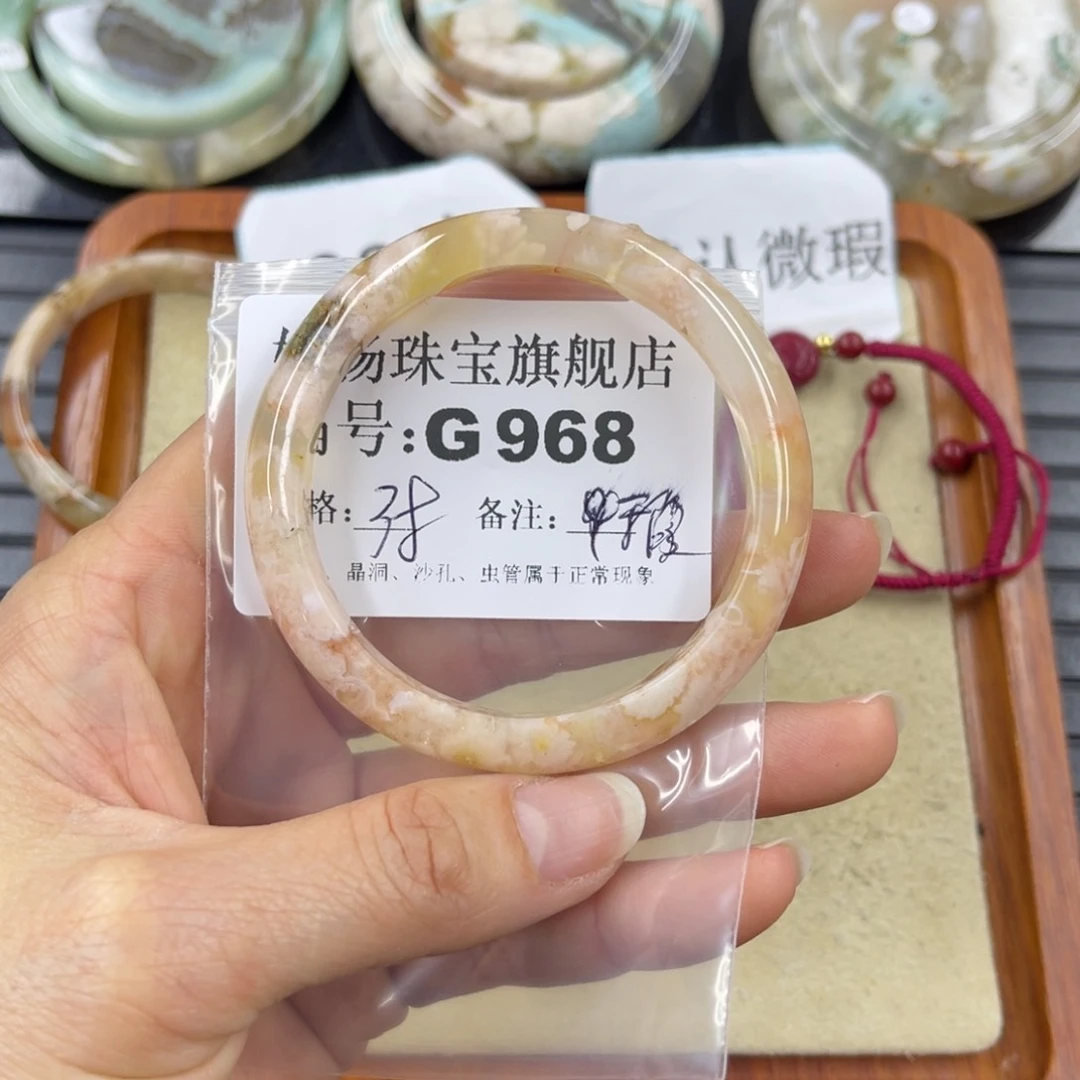 硅化珊瑚（珊瑚玉）默认微瑕未镶嵌孤***者