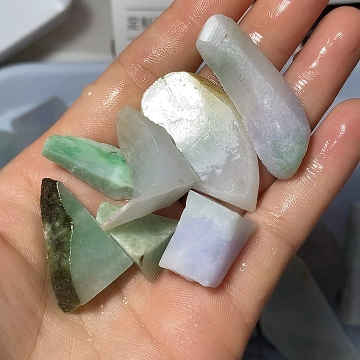 颈饰未镶嵌翡翠定制毛货