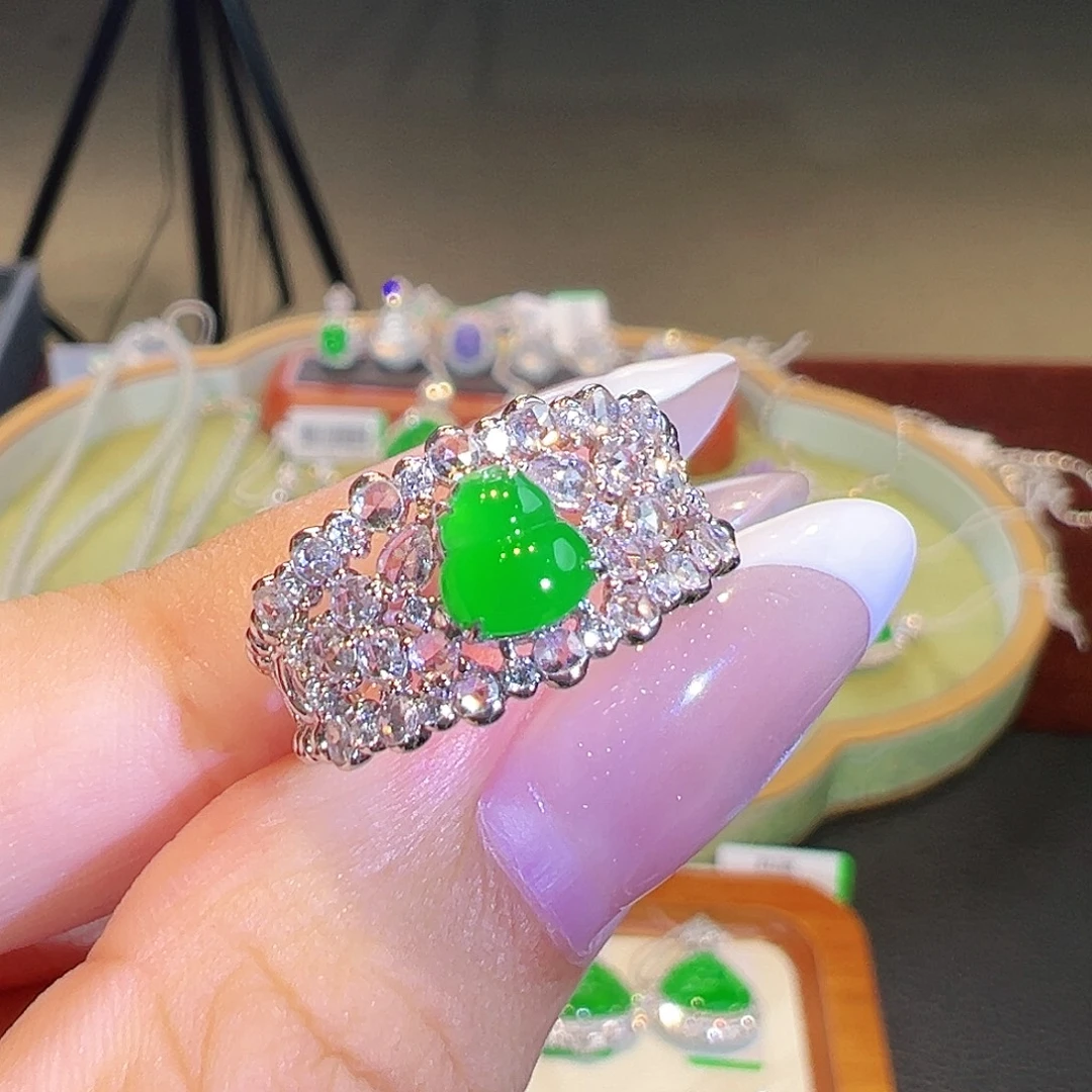 翡翠18K金镶嵌戒指翡翠