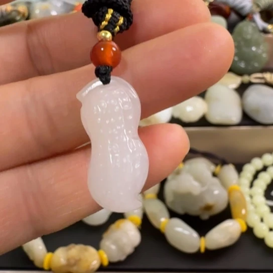 和田玉（糖玉）未镶嵌颈饰