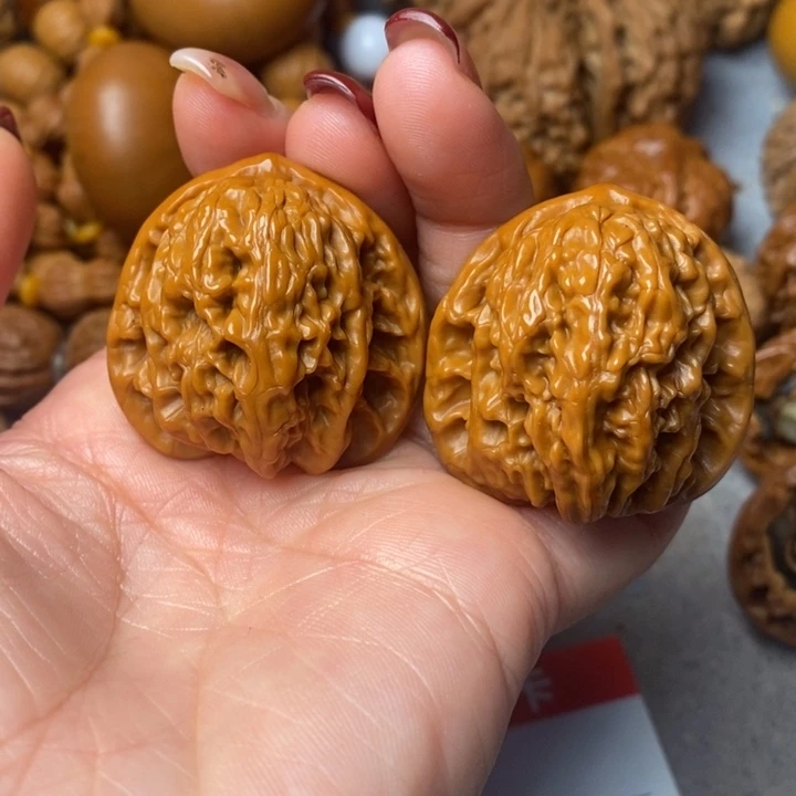 文玩核桃吊坠霞云岭