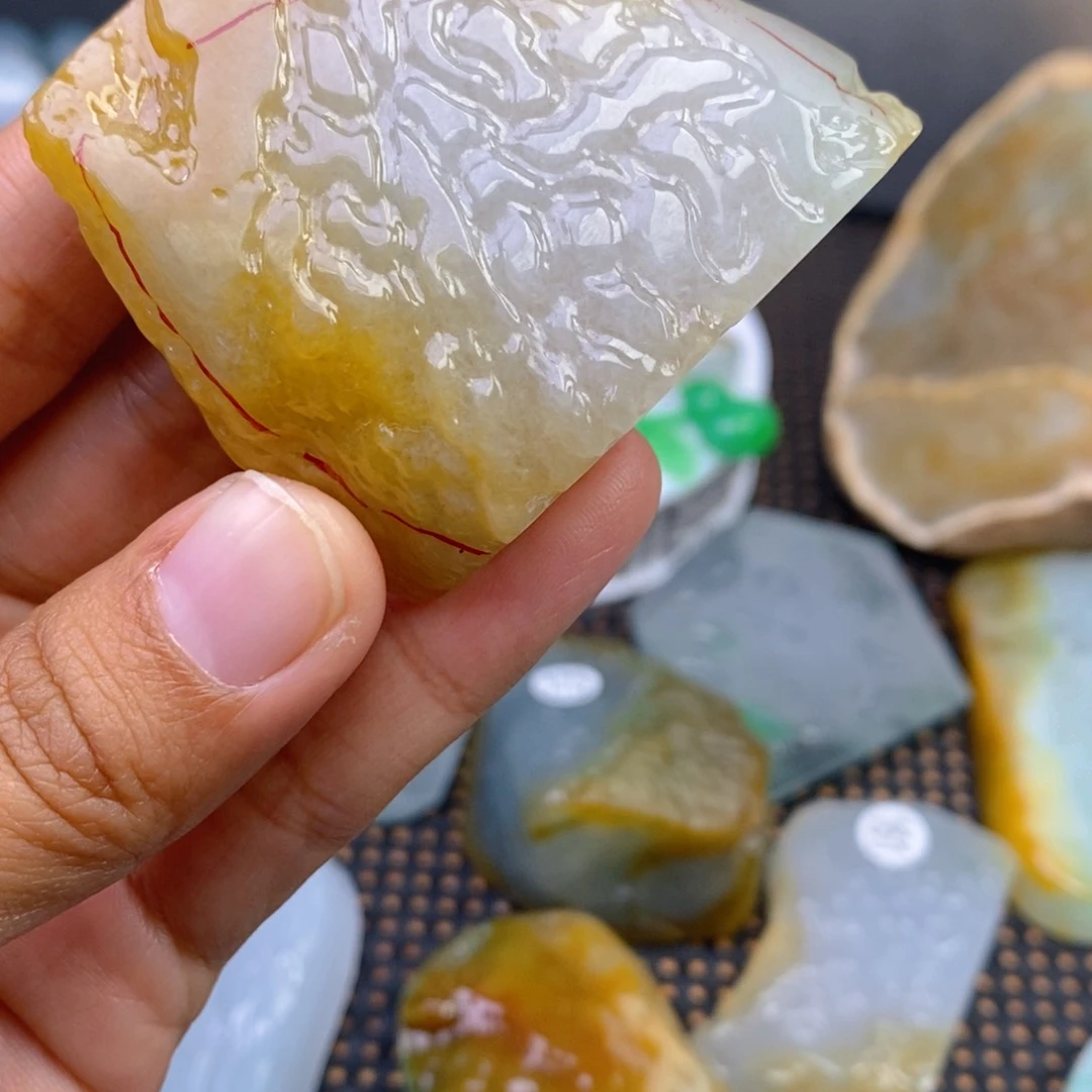 翡翠颈饰未镶嵌格**格