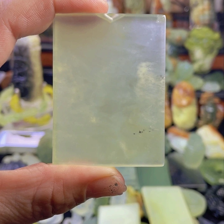 蛇纹石玉颈饰合金