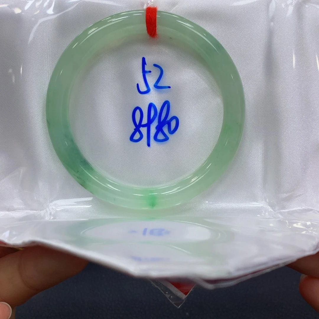 翡翠手镯未镶嵌翡翠