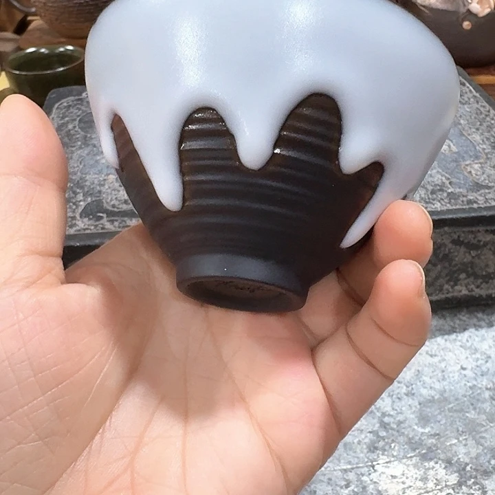 主人杯一个，瓷。。。品茗