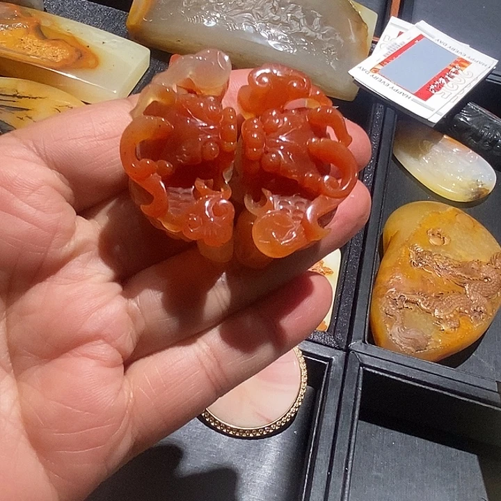 石英质玉（黄龙玉）未镶嵌颈饰