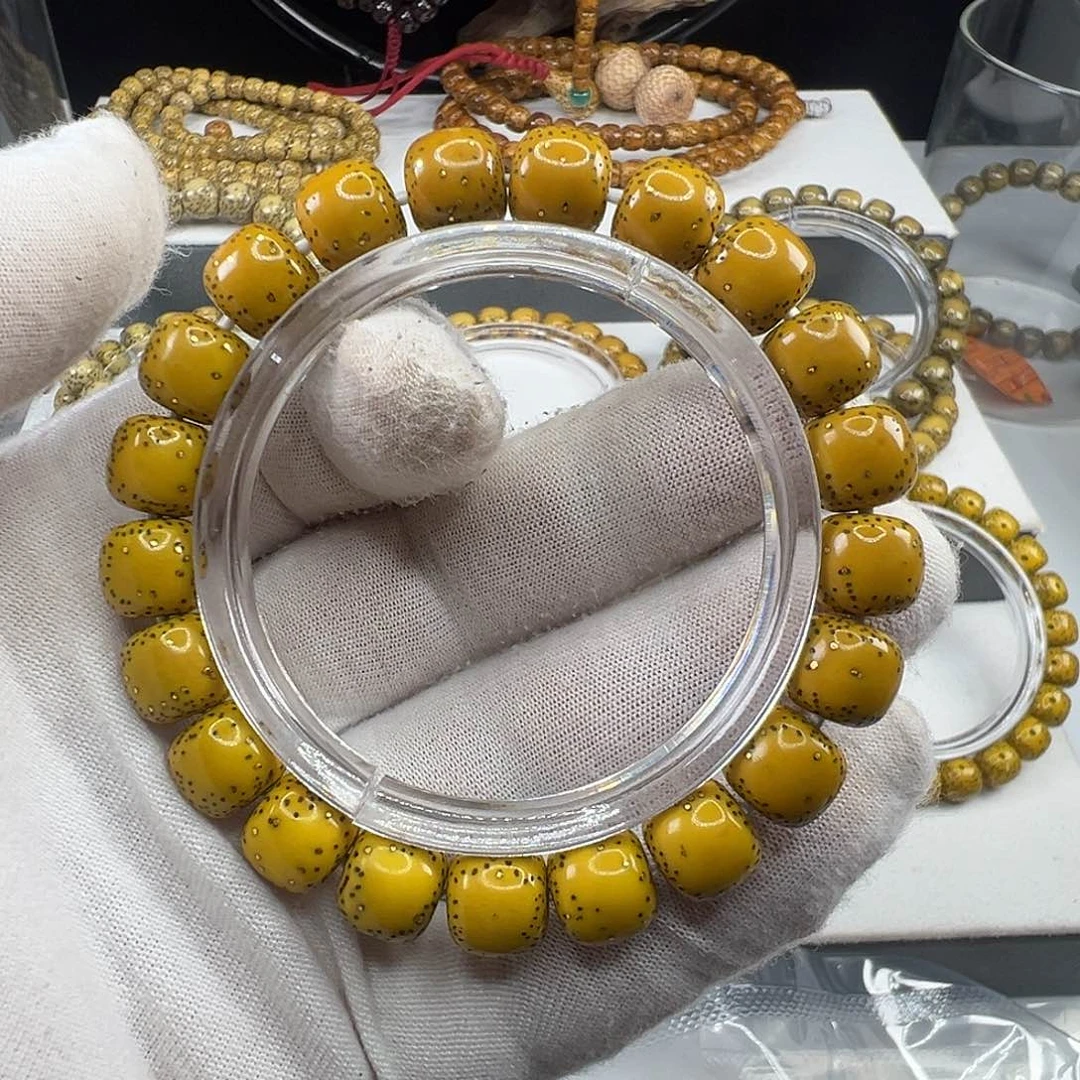 星月菩提手串石玉料10.8×9.8鸡油黄侧留白镶嵌24k星