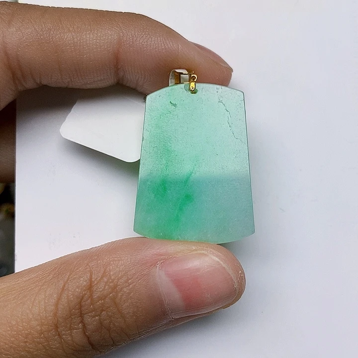 颈饰18K金镶嵌翡翠天然翡翠