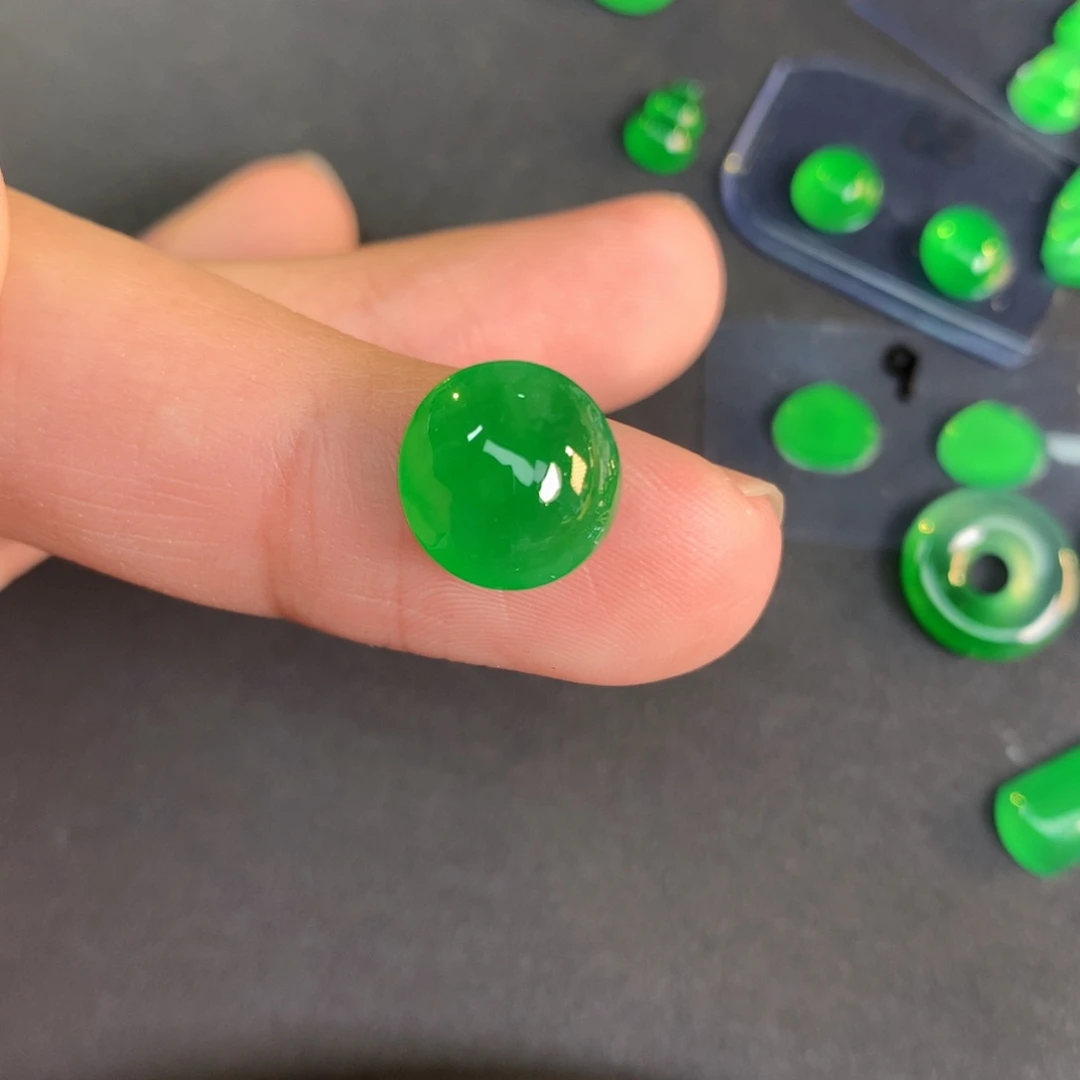 翡翠裸石10.75-10,35-5.42