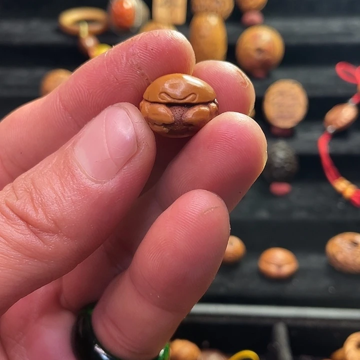 大****手串/手链核桃纯手工雕刻桃核吊坠