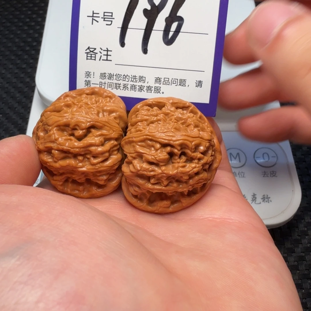 文玩核桃吊坠白狮子